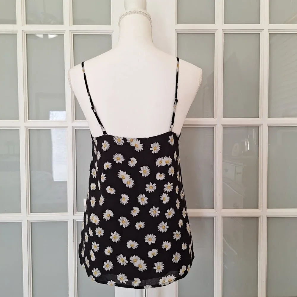 Socialite Daisy Print Top - Picture 4 of 13